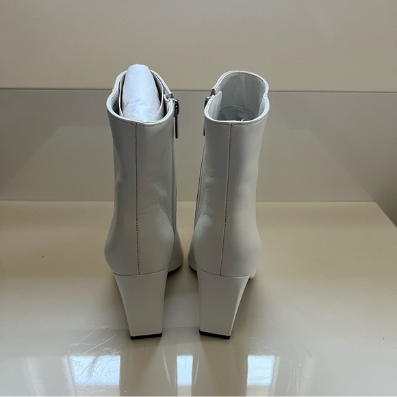 Women’s white/cream colour Vince Camuto ankle bootie, size 6.5, NWT, never worn - Picture 6 of 7